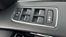 Jaguar F-Pace 2.0d Portfolio 5dr Auto AWD Diesel Estate